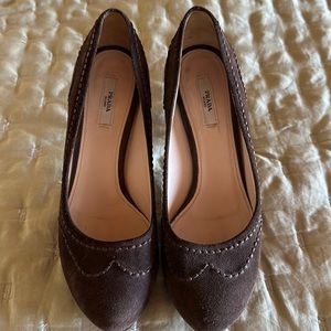 Prada suede shoe with beautiful piping